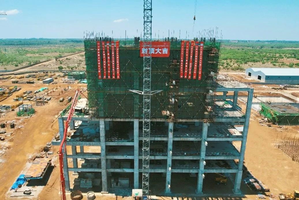 五環公司EPC總承包的贊比亞最大化肥項目煤氣化框架封頂