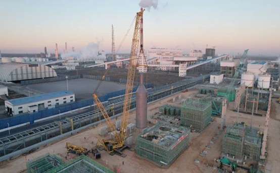 國內在建最大電驅空分裝置集群項目首臺大件設備啟動吊裝