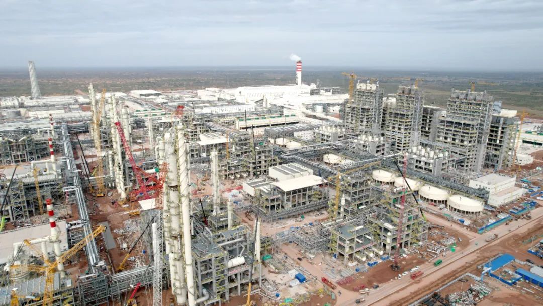 十一化建承建的全球單廠規模最大煤制烯烴項目關鍵設備成功投產