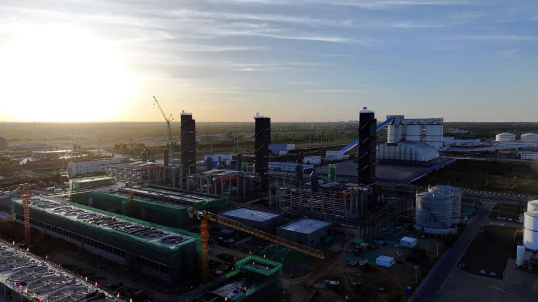 華陸公司中煤榆林煤炭深加工基地項(xiàng)目空分裝置冷箱 全部提前封頂